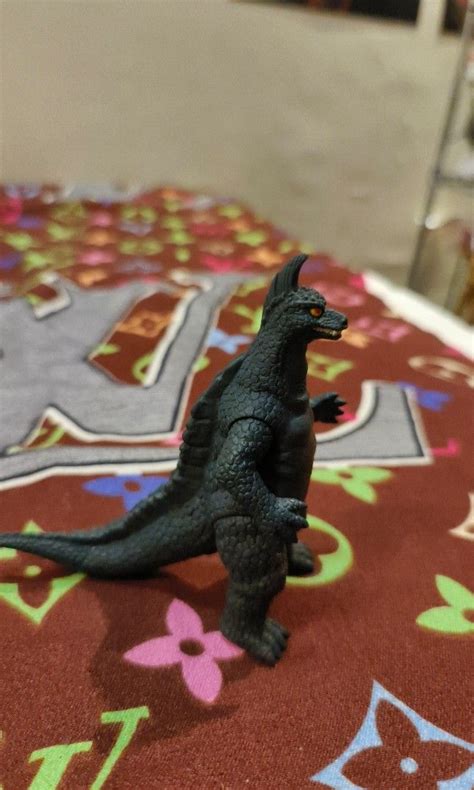 Ultraman Kaiju Gashapon Earthron Figure On Carousell