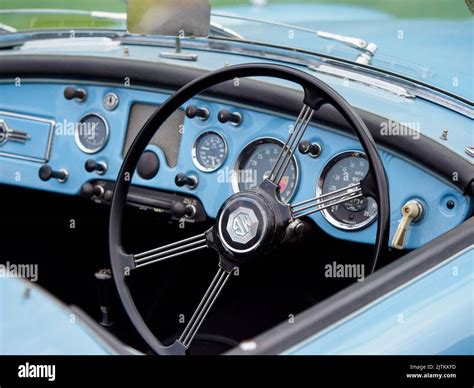 Mga Dashboard Hi Res Stock Photography And Images Alamy