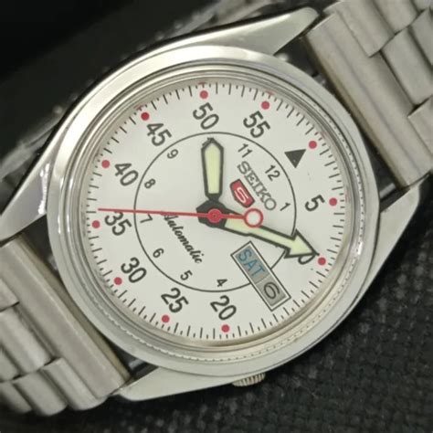 GENUINE VINTAGE SEIKO 5 AUTOMATIC JAPAN MENS DAY DATE WHITE WATCH 583b