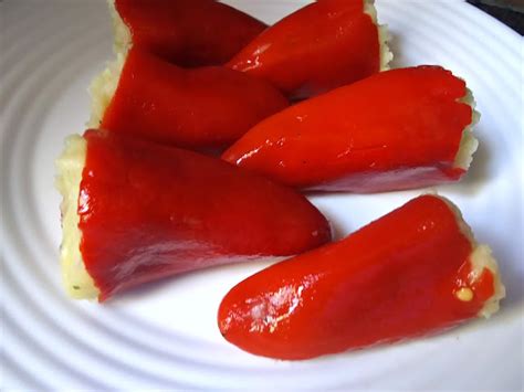 Pimientos Del Piquillo Rellenos De Brandada De Bacalao Con Pi Ones