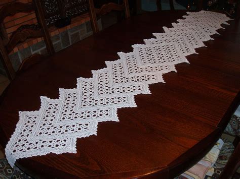 Chemin De Table Au Crochet Pour Debutant Table De Lit A Roulettes