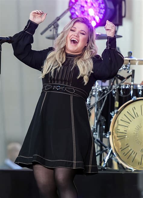 Kelly Clarkson Body Measurement - Body Measurement Info