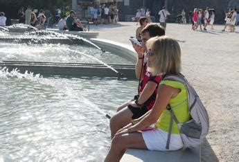 Caldo afoso oggi tregua bollino rosso in 2 città Roma respira