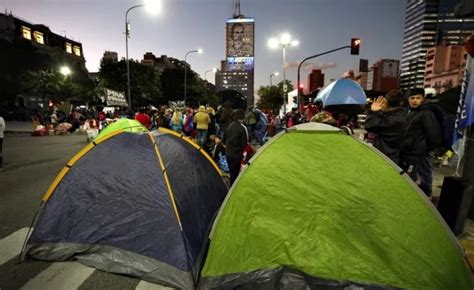 Grupos Piqueteros Acampan Frente Al Ministerio De Desarrollo Hasta La