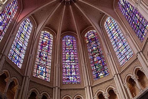 La Cath Drale De Chartres Les Vitraux Lire