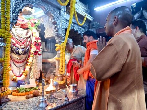 Agency News Up Cm Yogi Adityanath Offers Prayers At Kalbhairav Kashi