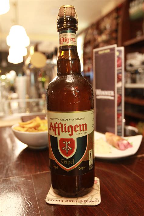 Affligem blond 75 cl Es una cerveza belga rubia de 6º con malta de