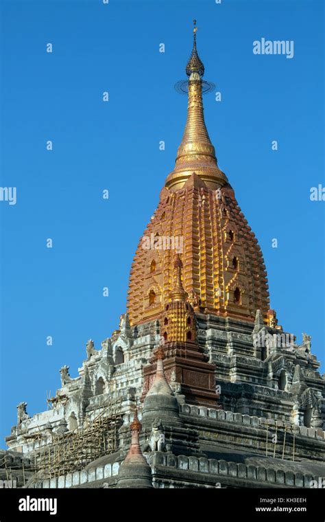 El Ananda Templo Budista En La Antigua Ciudad De Bagan En Myanmar