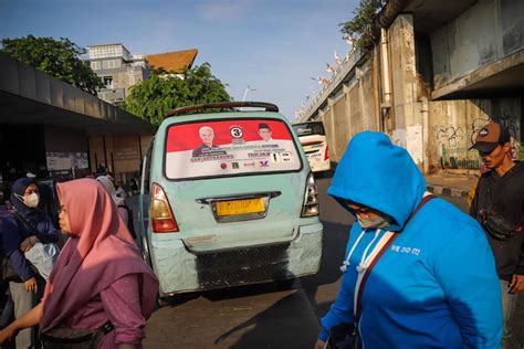 Foto Ragam Alat Peraga Kampanye Di Angkutan Umum Jelang Pemilu