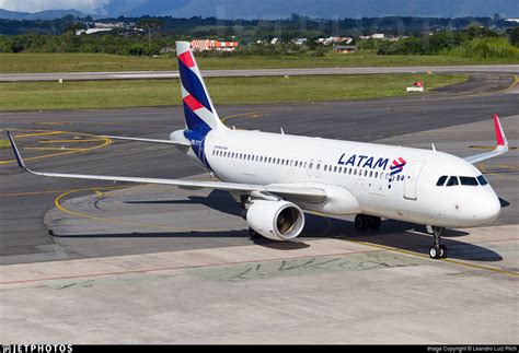 PR TYT Airbus A320 214 LATAM Airlines Leandro Luiz Pilch JetPhotos