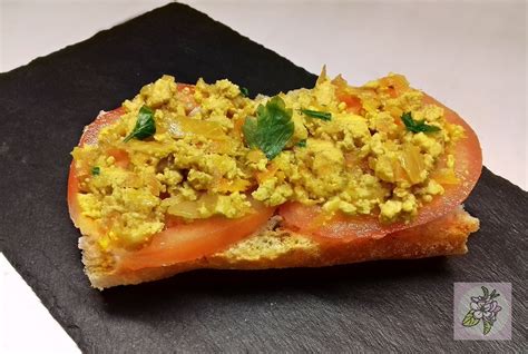 Vegana Y Compa A Tosta De Tomate Con Revuelto De Tofu