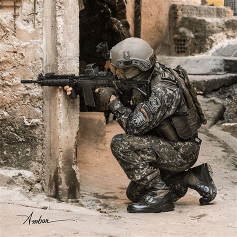 Commandos Brésiliens Et Opérations Spéciales Lors D Un Entraînement Au Combat Urbain Dans La