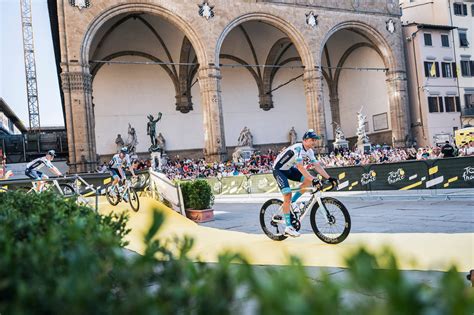 Tour De France Stop Alla Vendita Di Alcol E Bevande In Vetro Tutti I