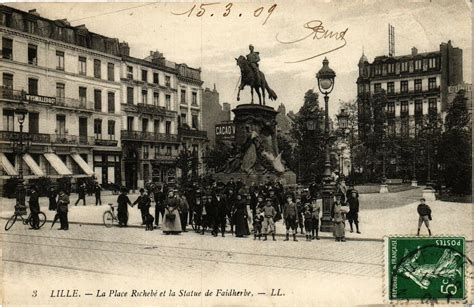 Lille La Place Richebe Et La Statue De Faidherbe Lille