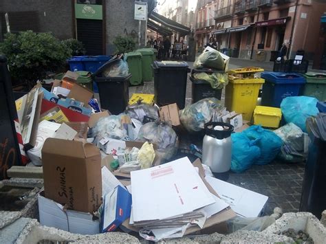 Spazzatura In Corso Vittorio Emanuele Cagliari Vistanet