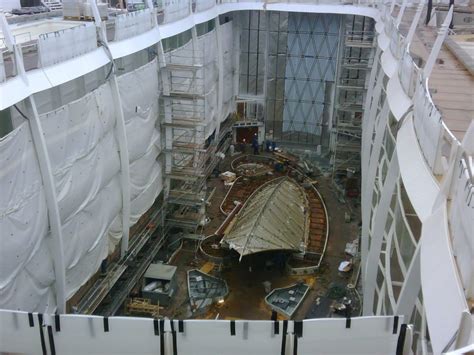 Shipyard Oasis Of The Seas Rising Tide Bar Avid Cruiser Cruise