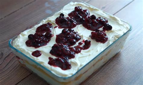 Tiramisu Cu Fructe De Padure Si Mascarpone Fara Oua Se Prepara