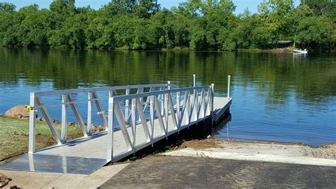 Aluminum Alloy Floating Dock Pontoon With Wood Decking And Float