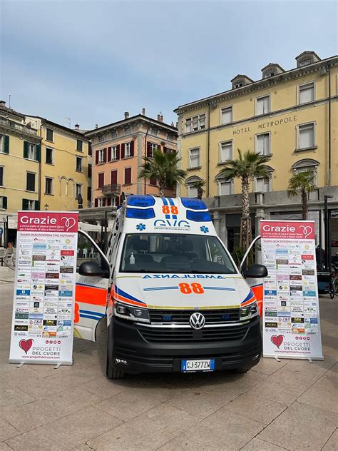 Abbiamo Donato Un Ambulanza Un Veicolo Per Trasporto Disabili Ed Un