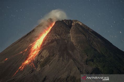 Merapi Empat Kali Luncurkan Awan Panas Ke Tenggara Dan Barat Daya