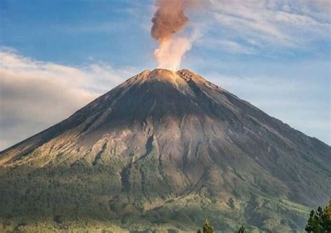 Rekomendasi Badan Geologi Pasca Status Gunung Semeru Naik Jadi Awas