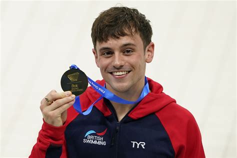 Tom Daley é campeão do evento teste de saltos brasileiro Kawan Pereira