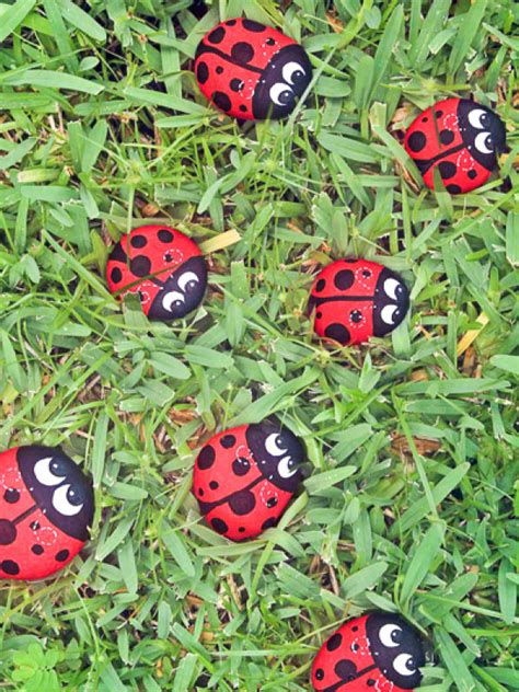 These Ladybug Painted Rocks Are Fun & Easy For Kids