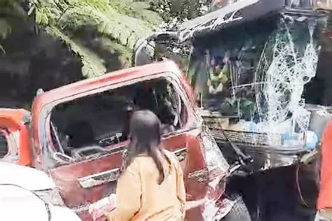 Tabrakan Beruntun Kendaraan Di Sitinjau Lauik Bus Diduga Alami Rem