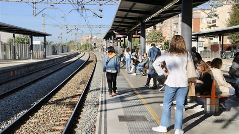 Incidencia R2 Rodalies Un tren averiado entre Gavà y el Prat complica