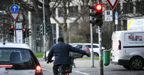 Verkehr In D Sseldorf Neue Gr Ne Pfeile F R Radfahrer