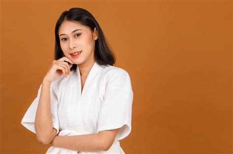 Foto De Estudio De Retrato De Joven Asi Tica Milenaria Modelo Femenino