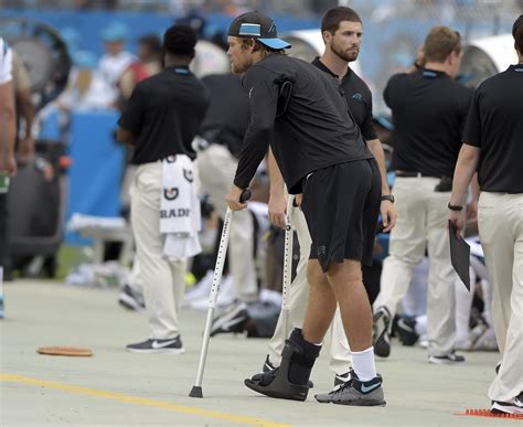 Panthers Greg Olsen Breaks Foot Daryl Williams Will Need Surgery