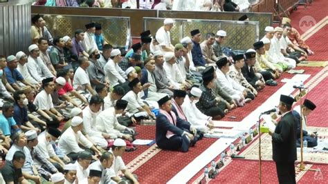 Indonesia observes first Ramadan with mosques at full capacity since ...