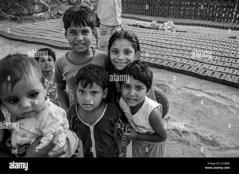 Child poverty india hi-res stock photography and images - Alamy