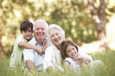 Los Abuelos Que Cuidan De Sus Nietos Reciben Muchas Satisfacciones