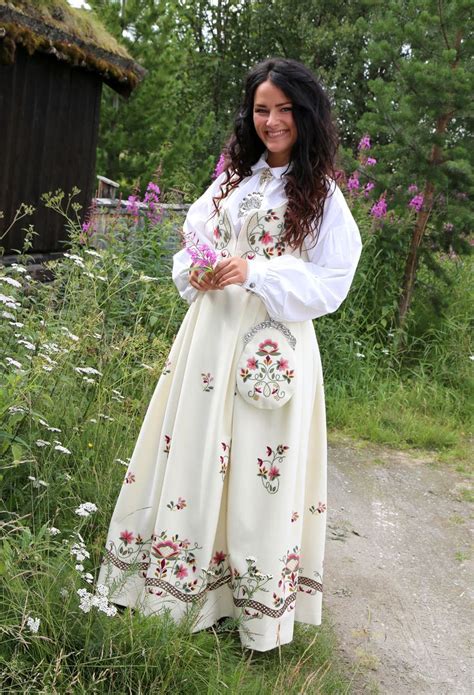 Pin By Terri Wardle On Wish List Swedish Dress Scandinavian Costume National Clothes