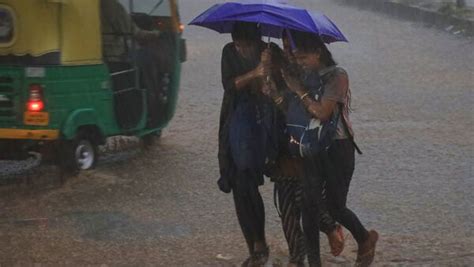 Rain Forecast In Bengal গরম থেকে রেহাই ২ ৩ ঘণ্টায় এই জেলাগুলিতে বইবে