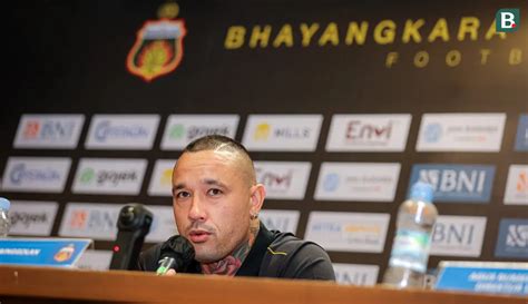 Foto Direkrut Dengan Harga Fantastis Radja Nainggolan Resmi