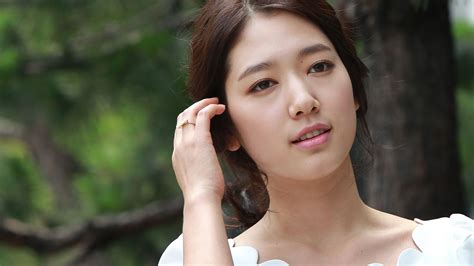 South Korean Actress Park Shin Hye Hd Wallpapers 1366x768