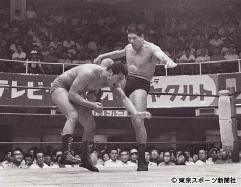 写真：1963年「馬場 Vs 猪木」の一騎打ち 馬場の強烈前蹴り 東スポweb