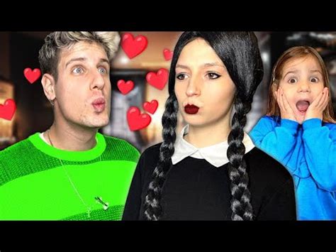 Pap Mike Ha Baciato Mercoled Della Famiglia Addams Youtube