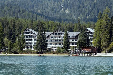 Historic South Tyrol :: Your host - Hotel Pragser Wildsee