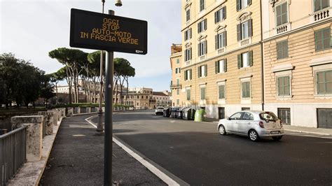 Blocco Traffico Roma Niente Auto Nella Fascia Verde Oggi Gennaio