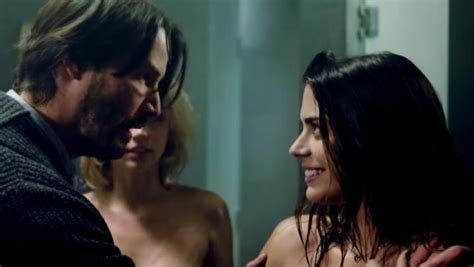 Lorenza Izzo Tortura A Keanu Reeves En Tráiler De “knock Knock”