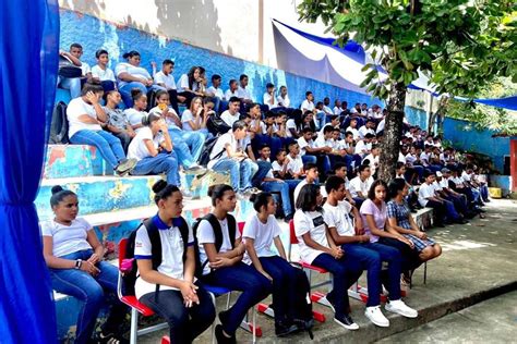 Br Primeiro Dia De Aula Nas Escolas Municipais é