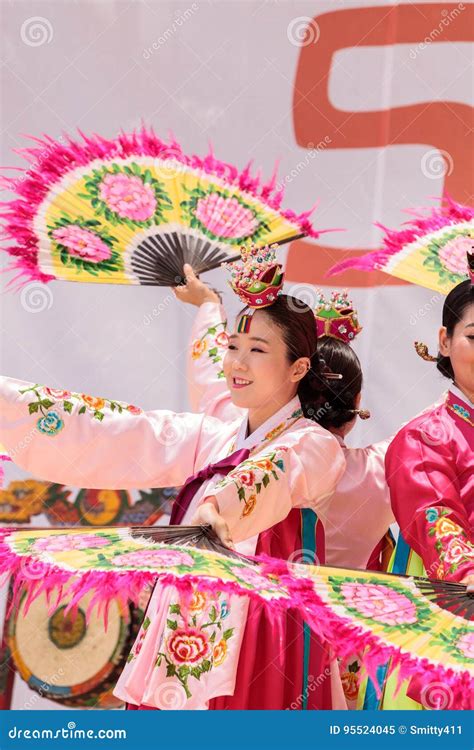 Korean Fan Dance Performed At The San Diego Zoo Safari Park Editorial