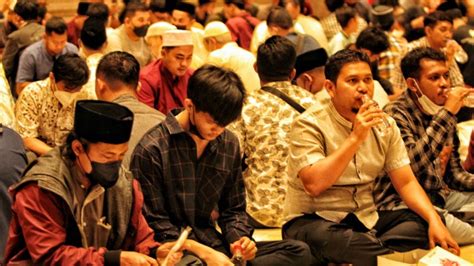 Buka Puasa Pertama Di Masjid Istiqlal Poskota Co Id