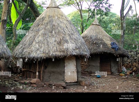 African Huts Hi Res Stock Photography And Images Alamy