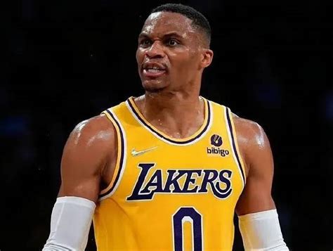 Nba ：湖人主场121比110战胜掘金，球员表现一览，威少正负值最高首胜沃克威少