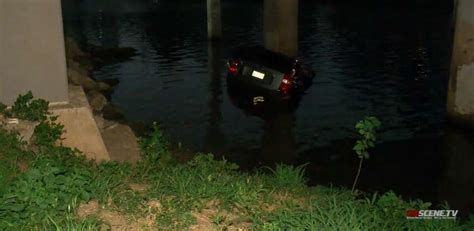 Two Hpd Chases End With One Car In Bayou Another Between 2 Houses